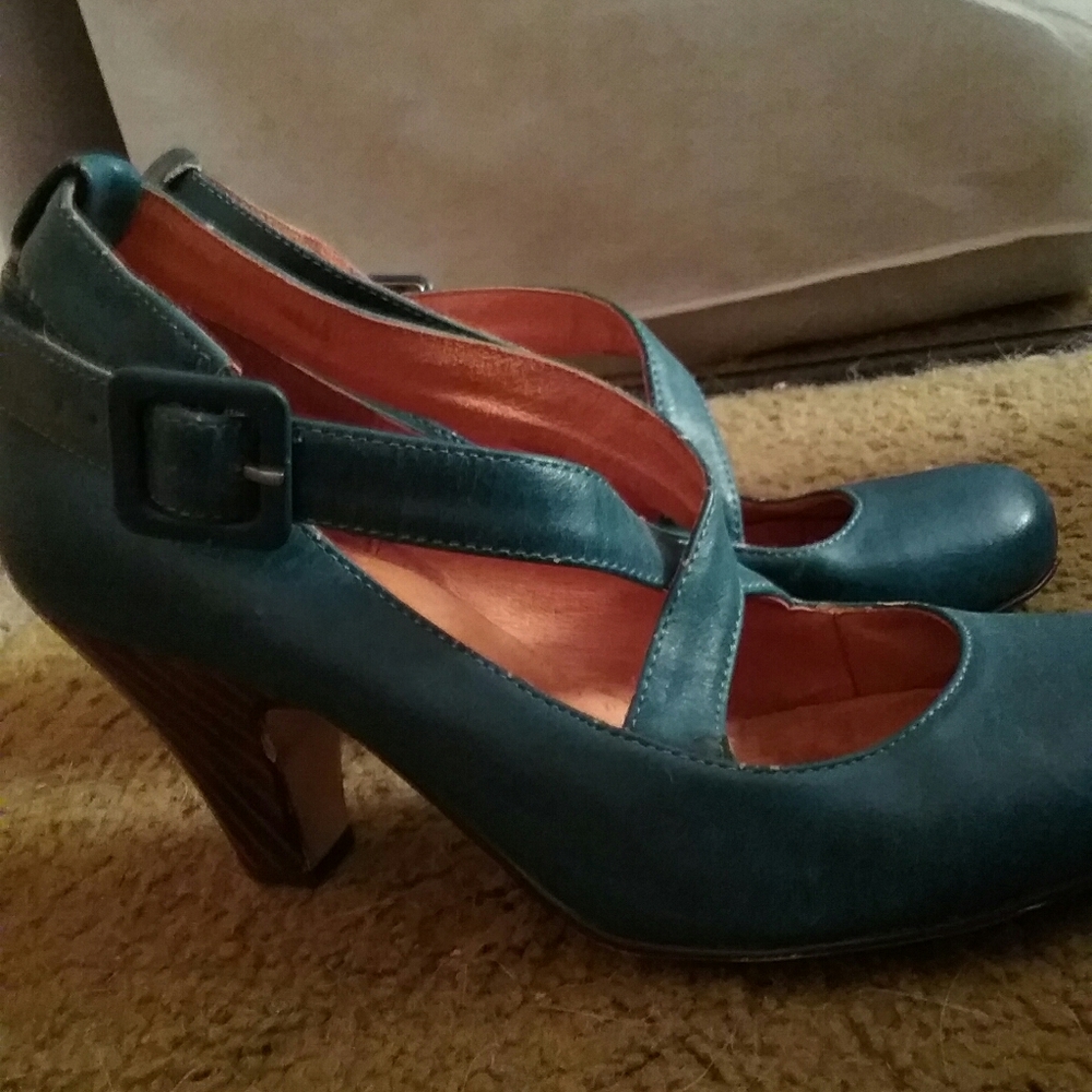 Vintage 60s Blue Kitten Heels